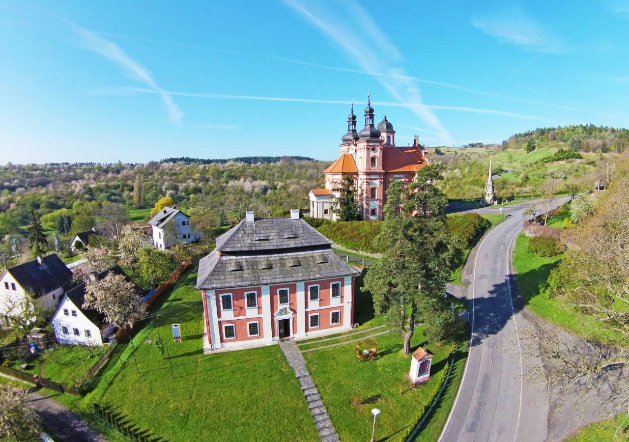 Dum Zameckych Kaplanu Hotel Valec Exterior photo