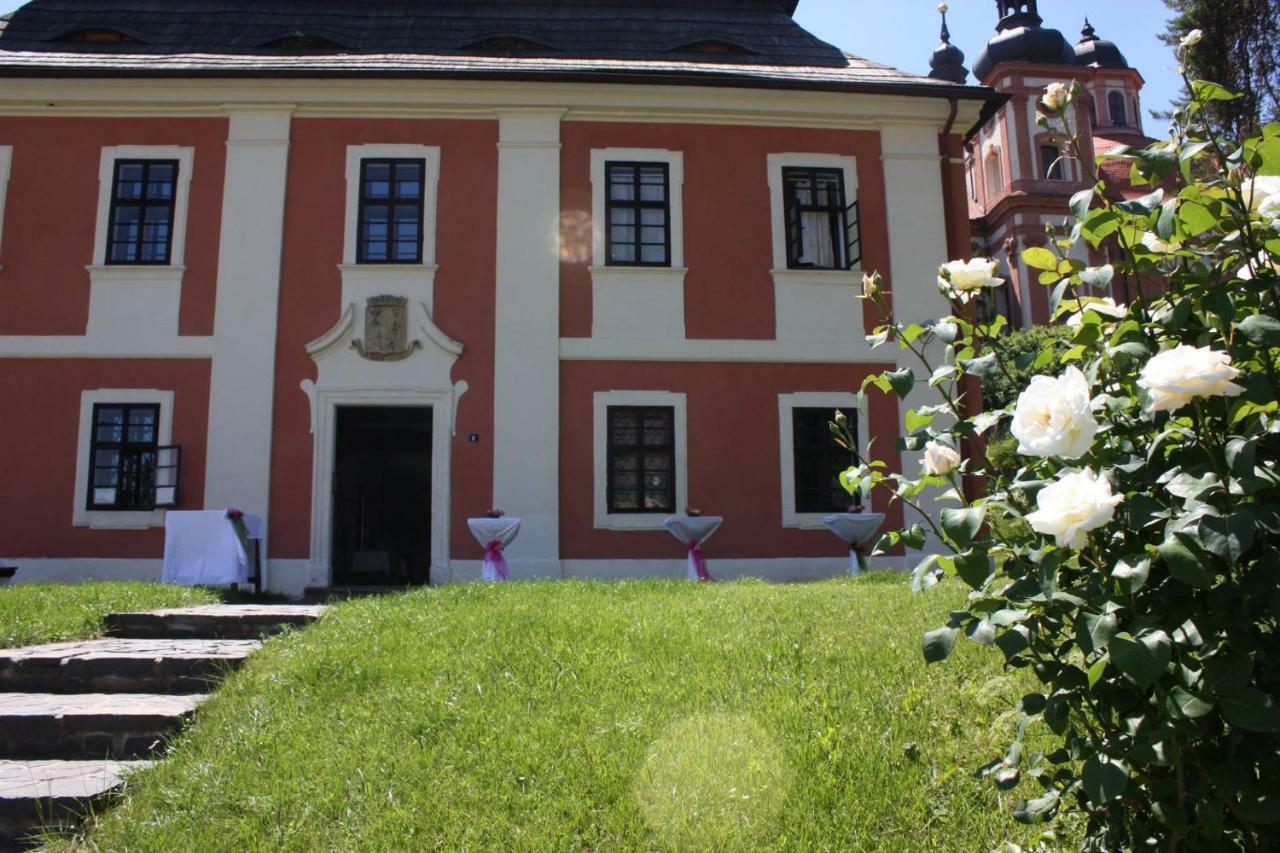 Dum Zameckych Kaplanu Hotel Valec Exterior photo